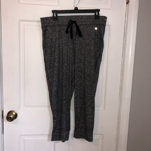 GapFit cropped jogger